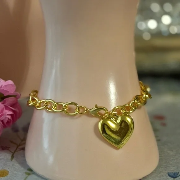 18K Gold Plated Chain Bracelet with Heart Charm - Picture 4 of 5